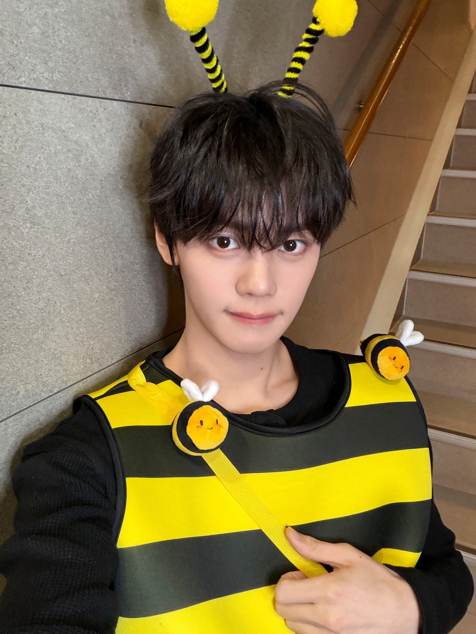 Behind-the-scenes cut of Kim Gyuvin