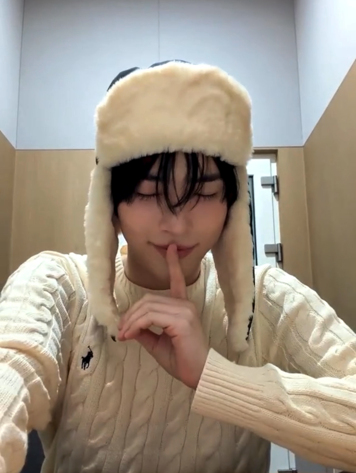 A moment captured by Sung Hanbin (ZEROBASEONE)'s fan