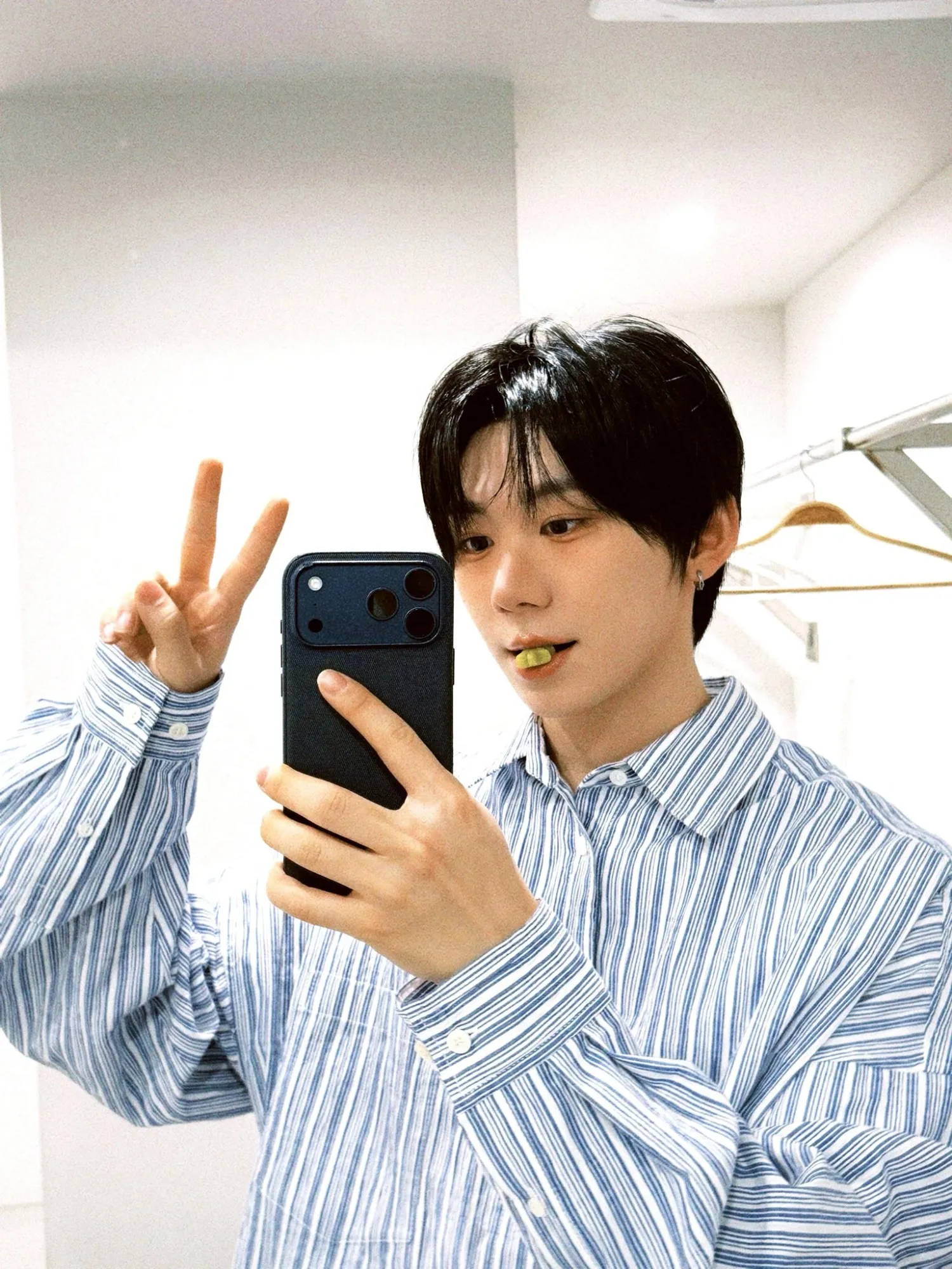 パク・ハン (AHOF)の舞台裏ショット