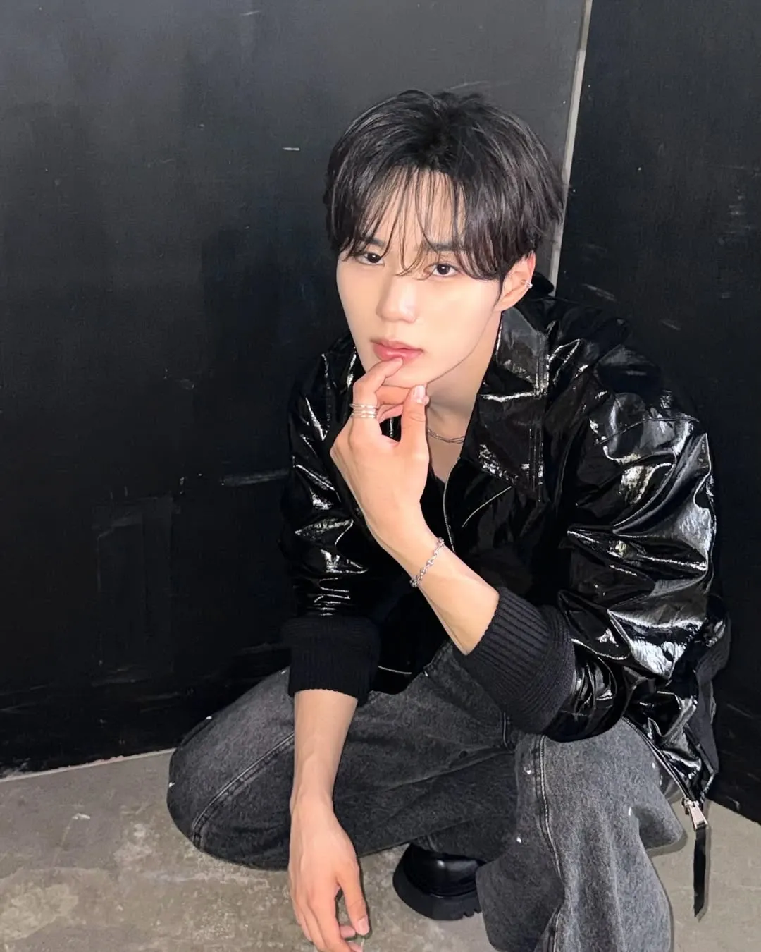 Behind-the-scenes cut of Kim Junseo (ALPHA DRIVE ONE)