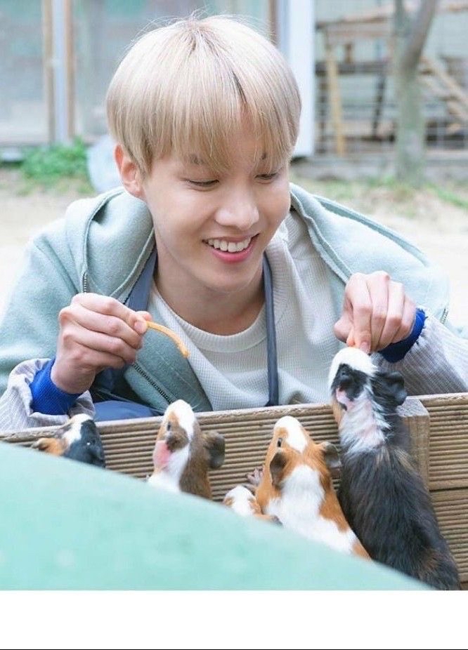 Foto aktivitas terbaru j-hope (BTS)