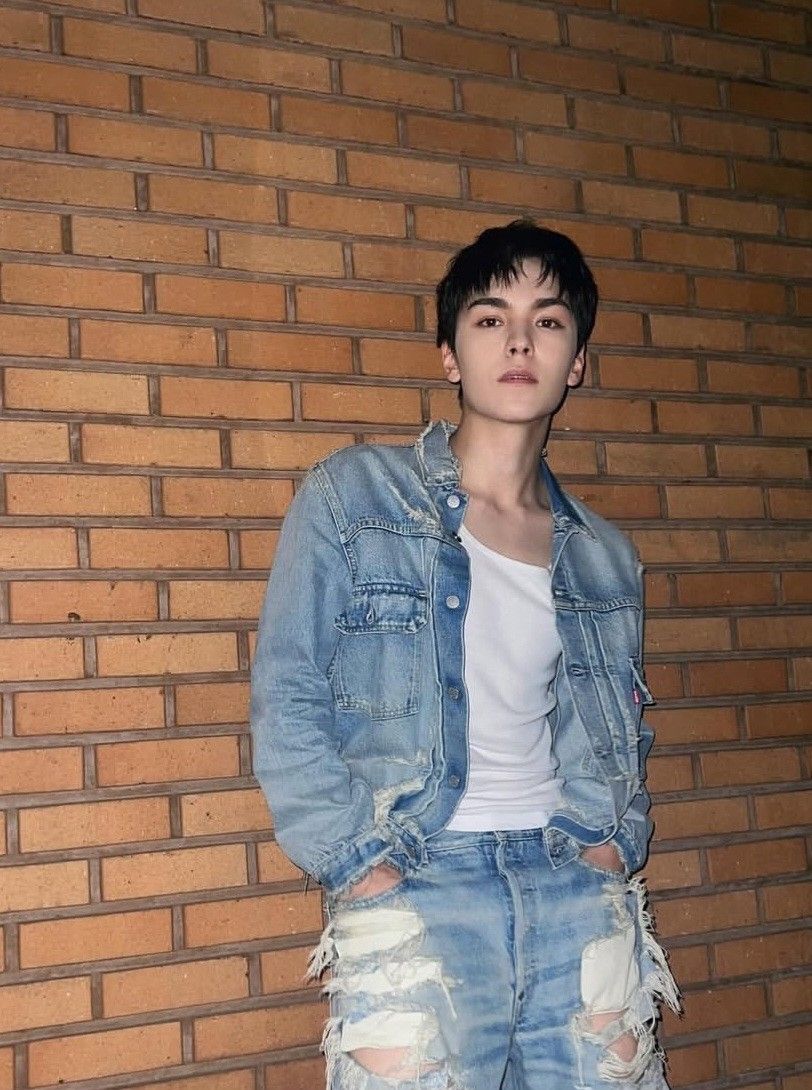 Latest photo of Vernon (SEVENTEEN)