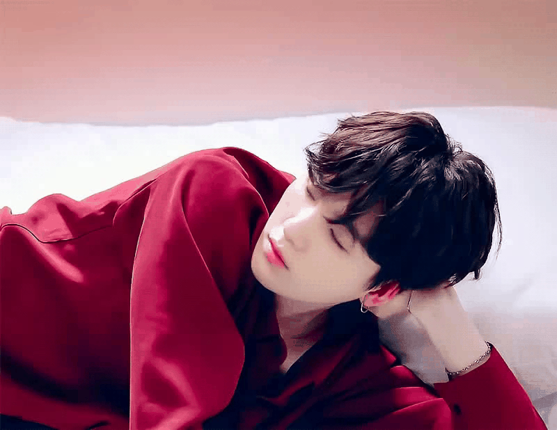 Foto aktivitas terbaru SUGA (BTS)