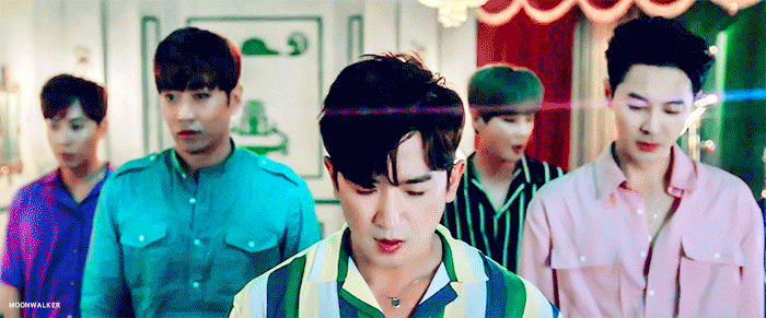 A moment captured by SHINHWA's fan