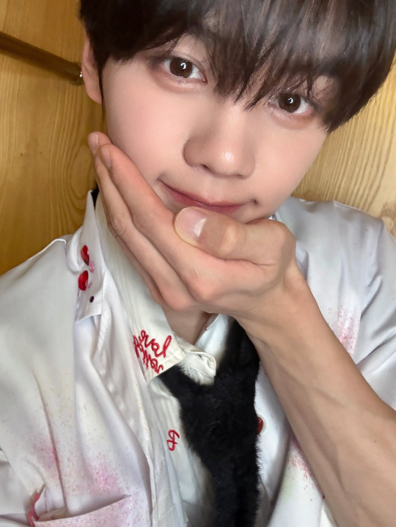 Recent activity shot of Kim Gyuvin (ZEROBASEONE)