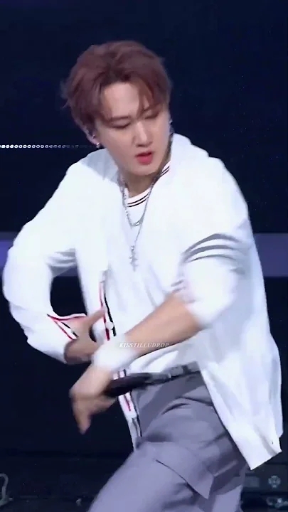 창빈 (Stray Kids) 커뮤니티에서 인기있는 오늘의 배경화면