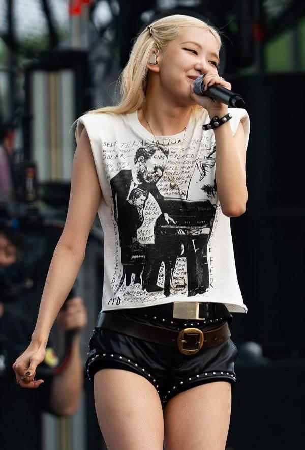 Recent activity shot of ROSÉ (BLACKPINK)