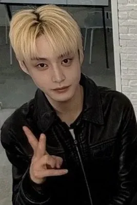 Recent activity shot of Kim Jiwoong (ZEROBASEONE)