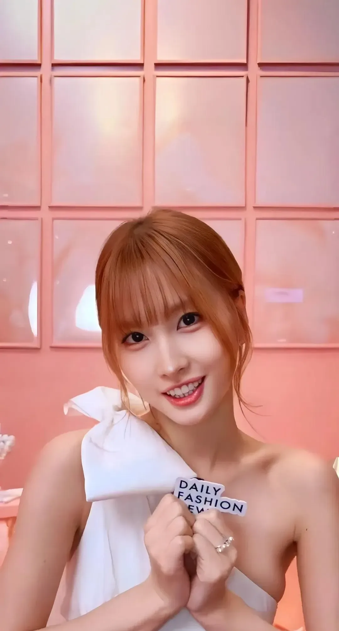 Fan-made special wallpaper for Momo (TWICE)