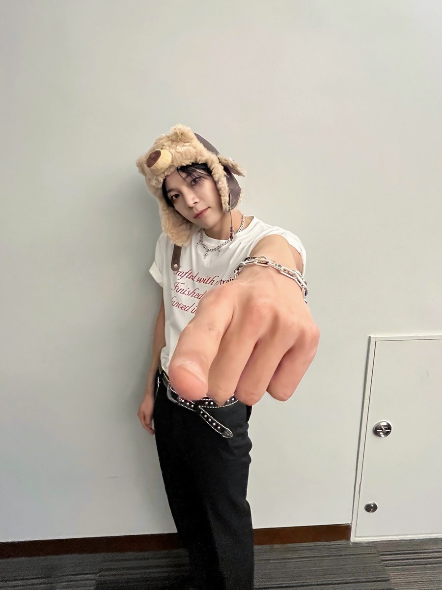 Recent activity shot of VERIVERY