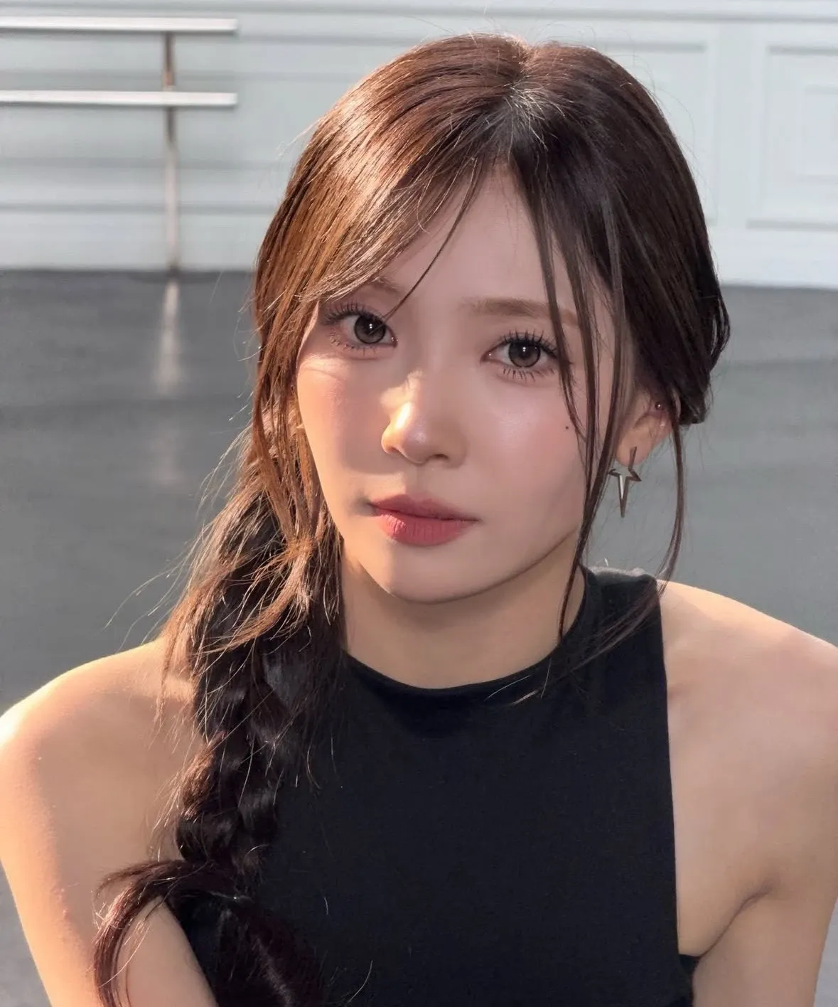 Behind-the-scenes cut of Mayuka (NiziU)