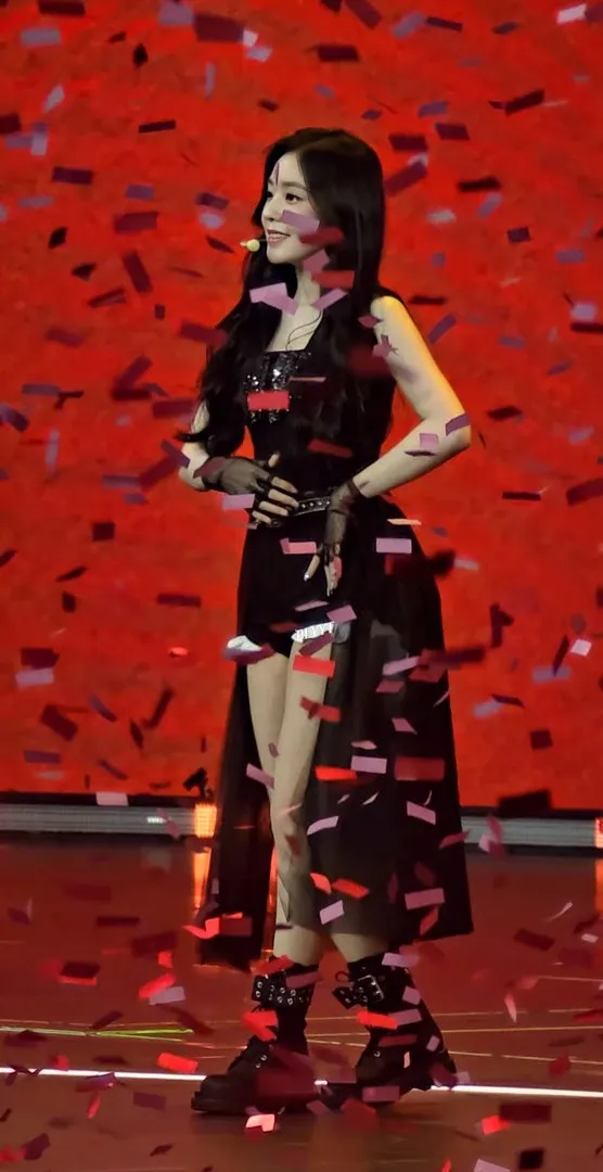 Behind-the-scenes cut of Irene (Red Velvet)