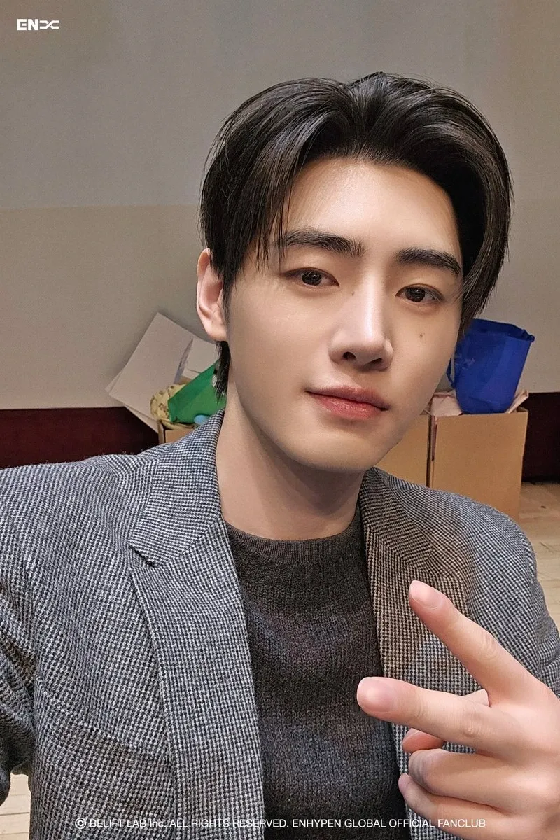 Foto aktivitas terbaru Sunghoon (ENHYPEN)