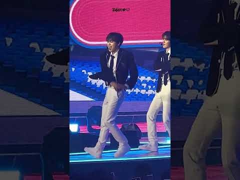 A moment captured by Hyeongjun (CRAVITY)'s fan