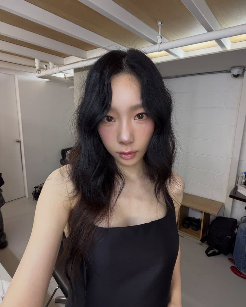 Foto aktivitas terbaru Taeyeon (Girls' Generation)