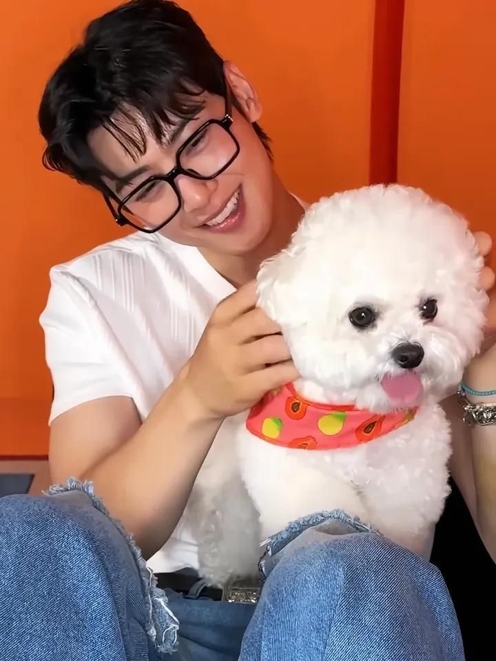 A moment captured by Eunwoo (ASTRO)'s fan