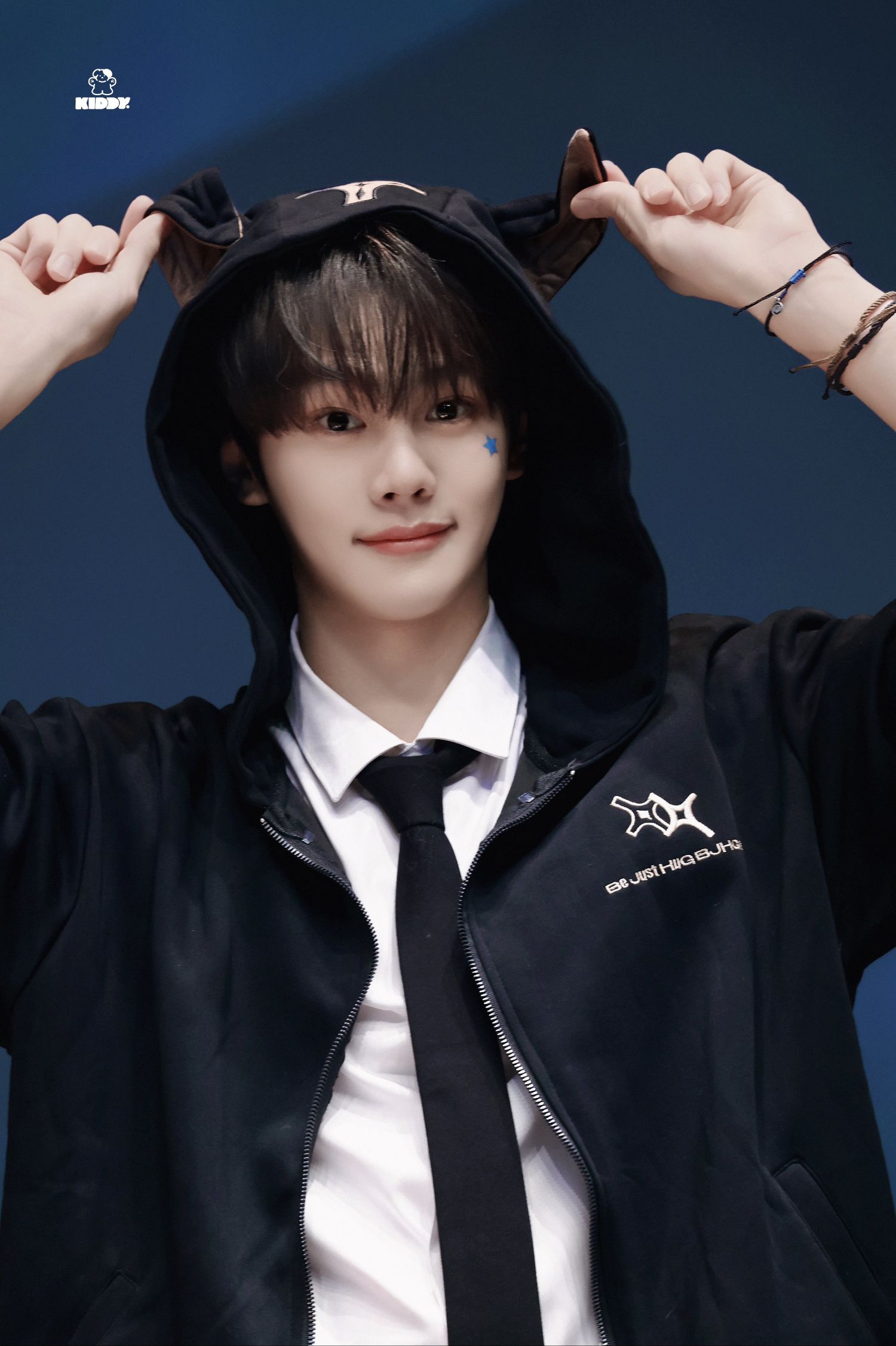 Latest photo of Kim Gyuvin (ZEROBASEONE)