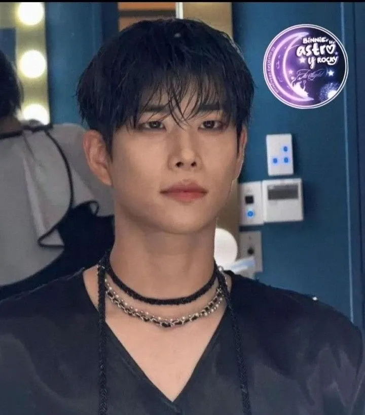 A moment captured by MJ (ASTRO)'s fan