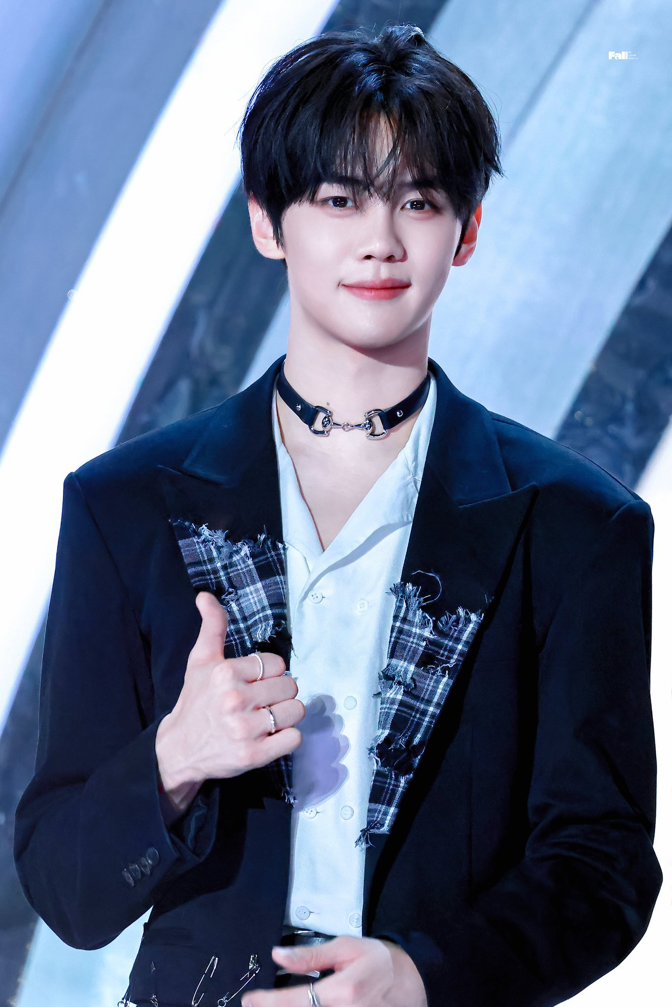 Behind-the-scenes cut of Kim Gyuvin