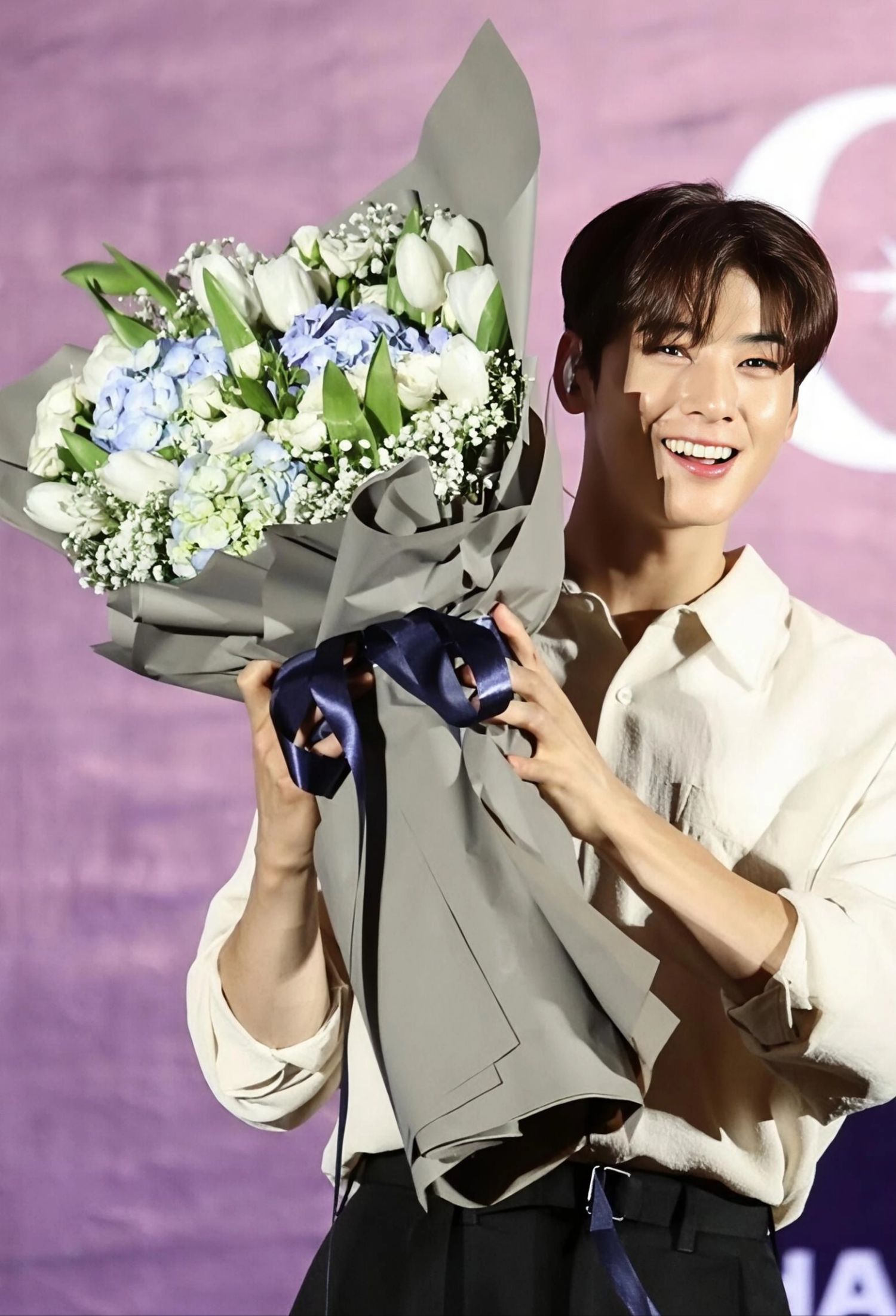 A moment captured by Eunwoo (ASTRO)'s fan