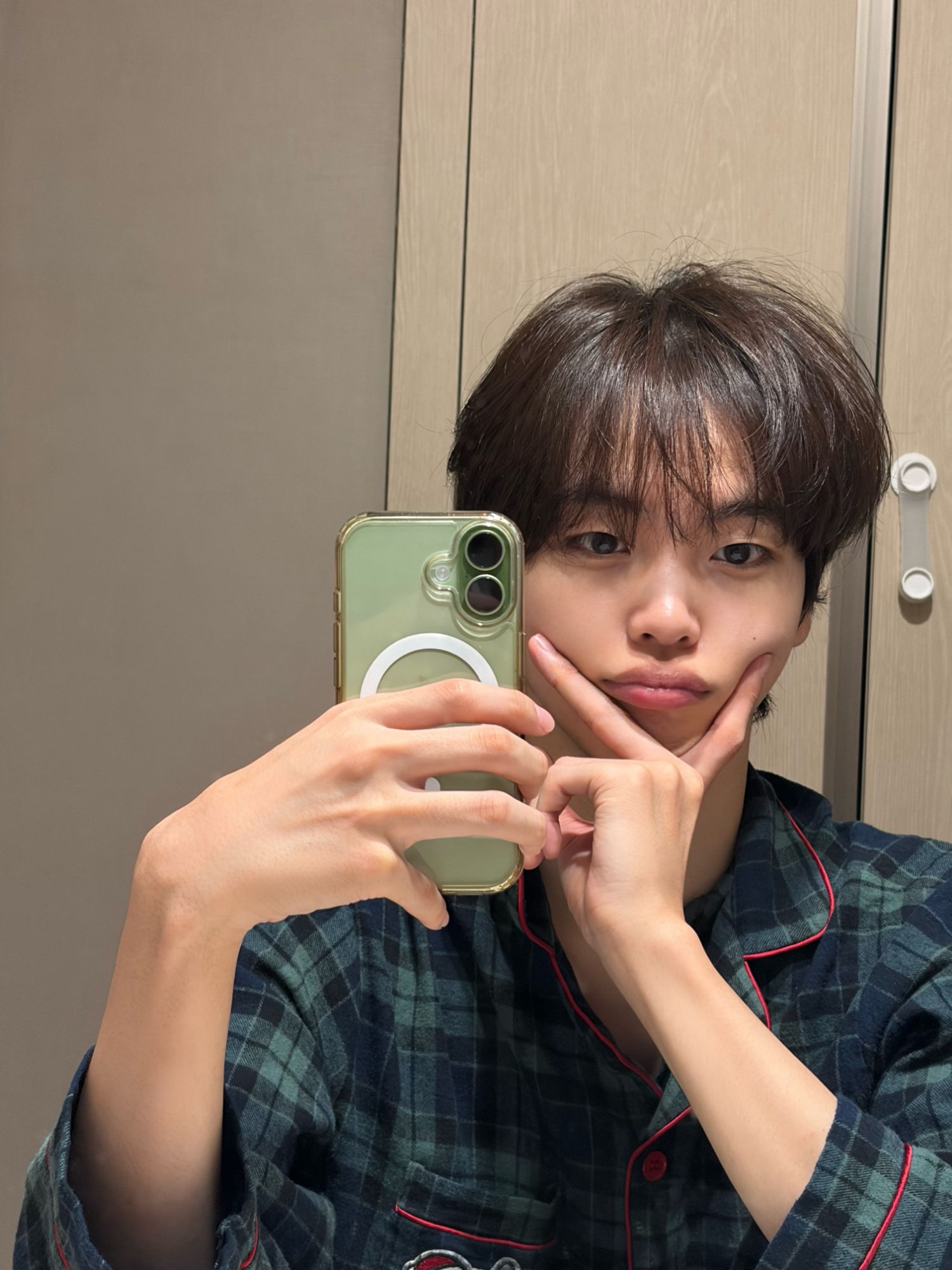 Recent activity shot of Hyeongjun (CRAVITY)