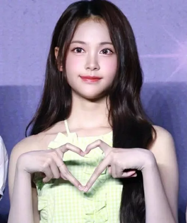 Momen yang diabadikan oleh penggemar Carmen (Hearts2Hearts)