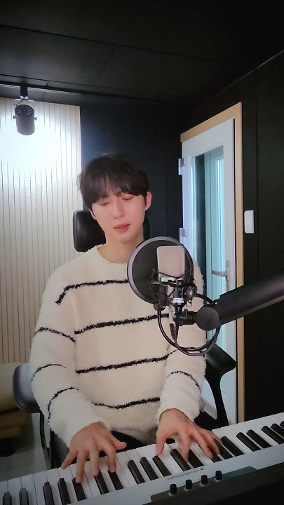 Recent activity shot of Hui (PENTAGON)