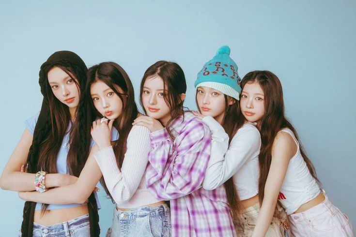 A moment captured by ILLIT's fan