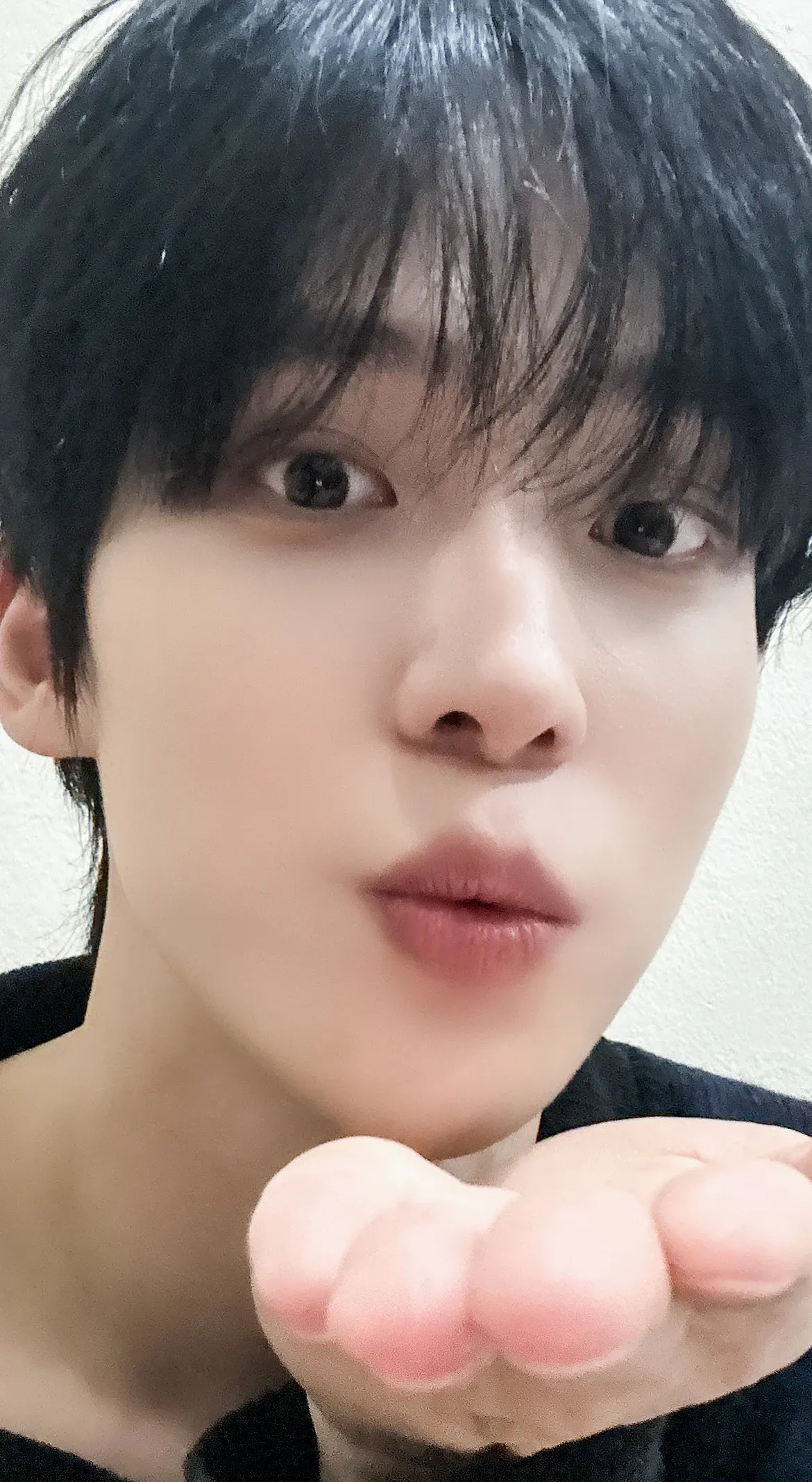 A heartfelt wallpaper shared by Yunho (ATEEZ)'s fans