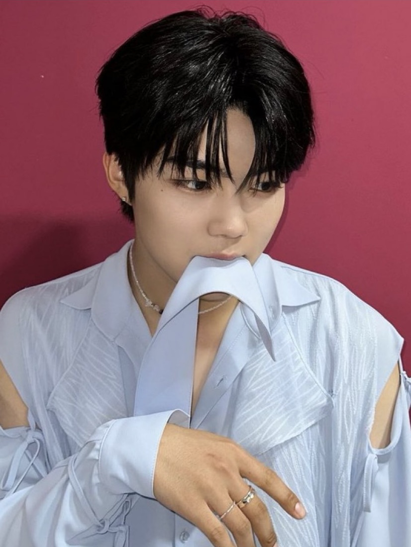 Foto aktivitas terbaru Park Gunwook (ZEROBASEONE)