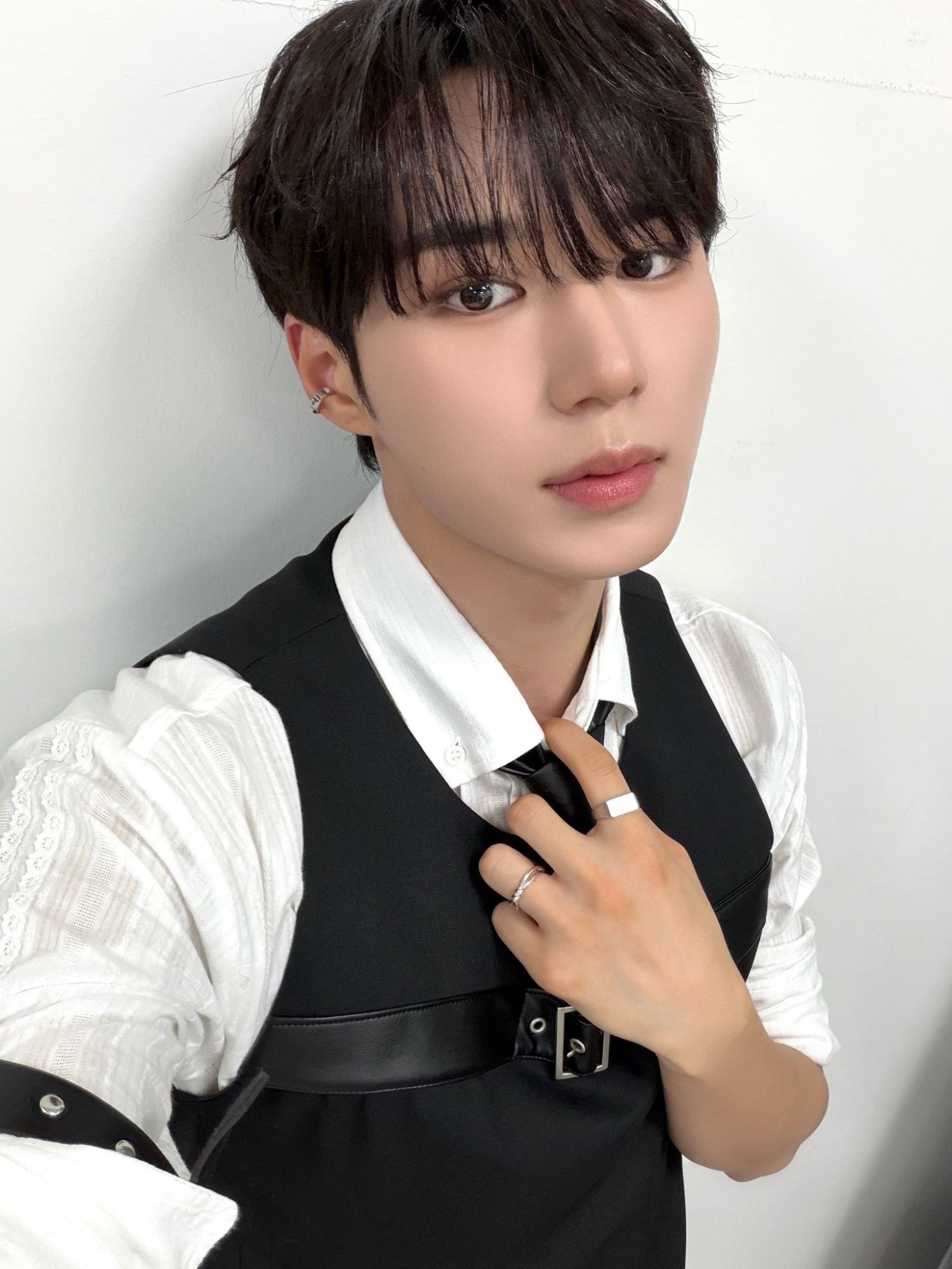 Behind-the-scenes cut of Kim Junseo (ALPHA DRIVE ONE)