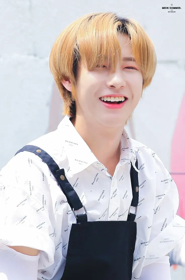 A moment captured by Renjun (NCT DREAM)'s fan