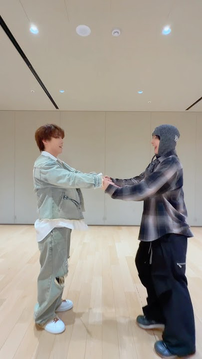 Behind-the-scenes cut of Dino (SEVENTEEN)