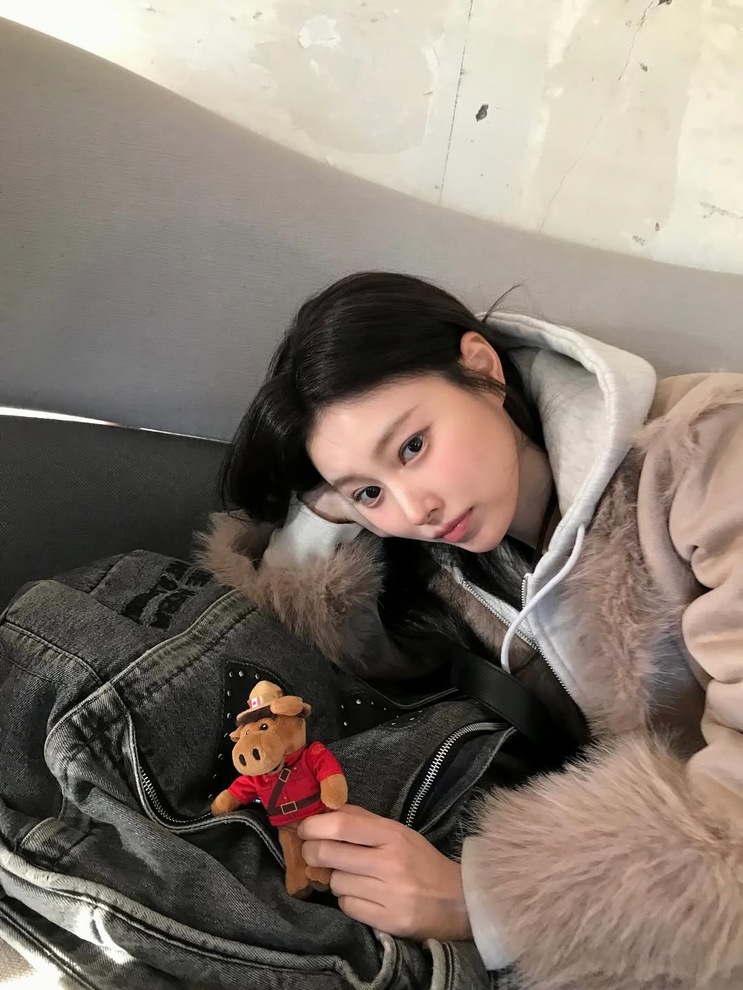 Behind-the-scenes cut of Kang Hyewon