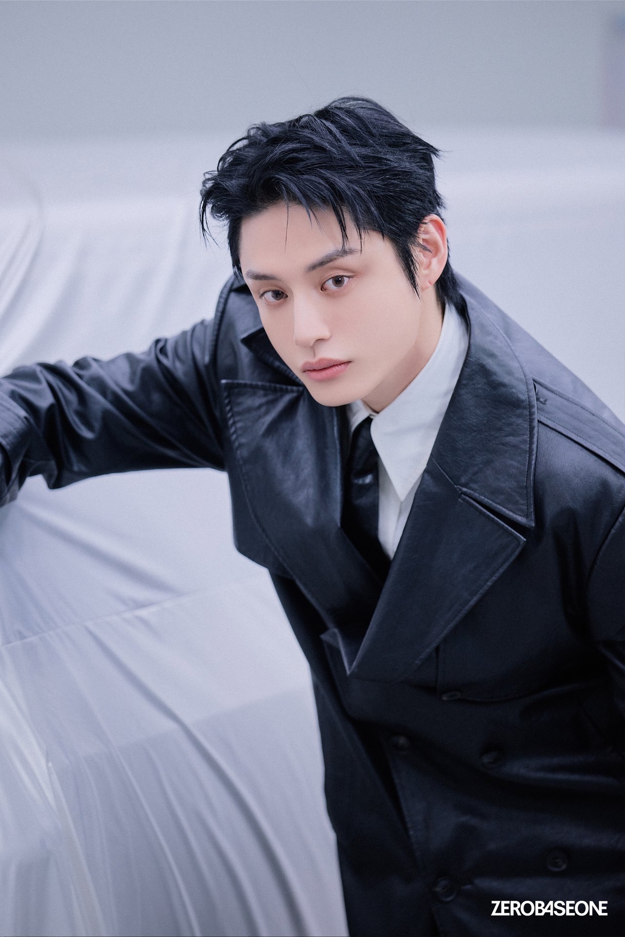 Behind-the-scenes cut of Kim Jiwoong (ZEROBASEONE)