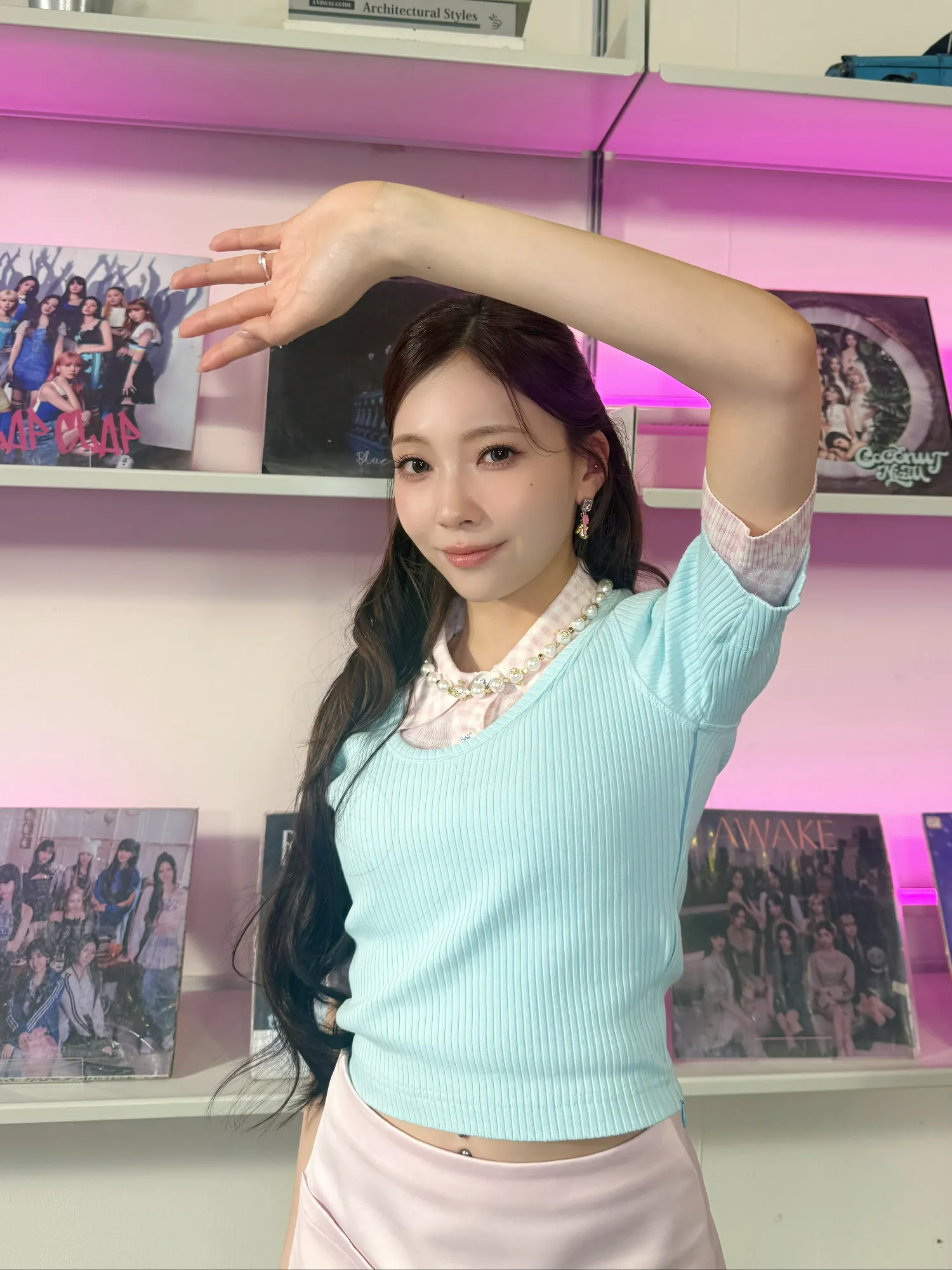 Foto aktivitas terbaru Mayuka (NiziU)