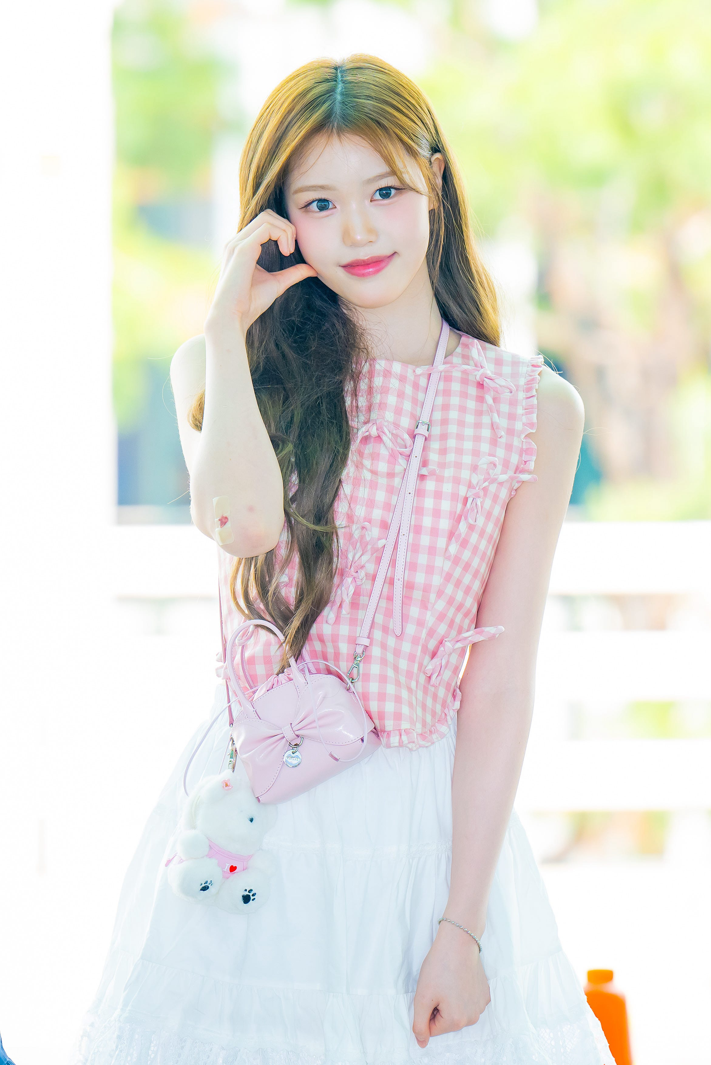 Behind-the-scenes cut of izna