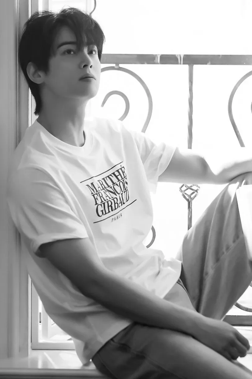 A moment captured by Eunwoo (ASTRO)'s fan