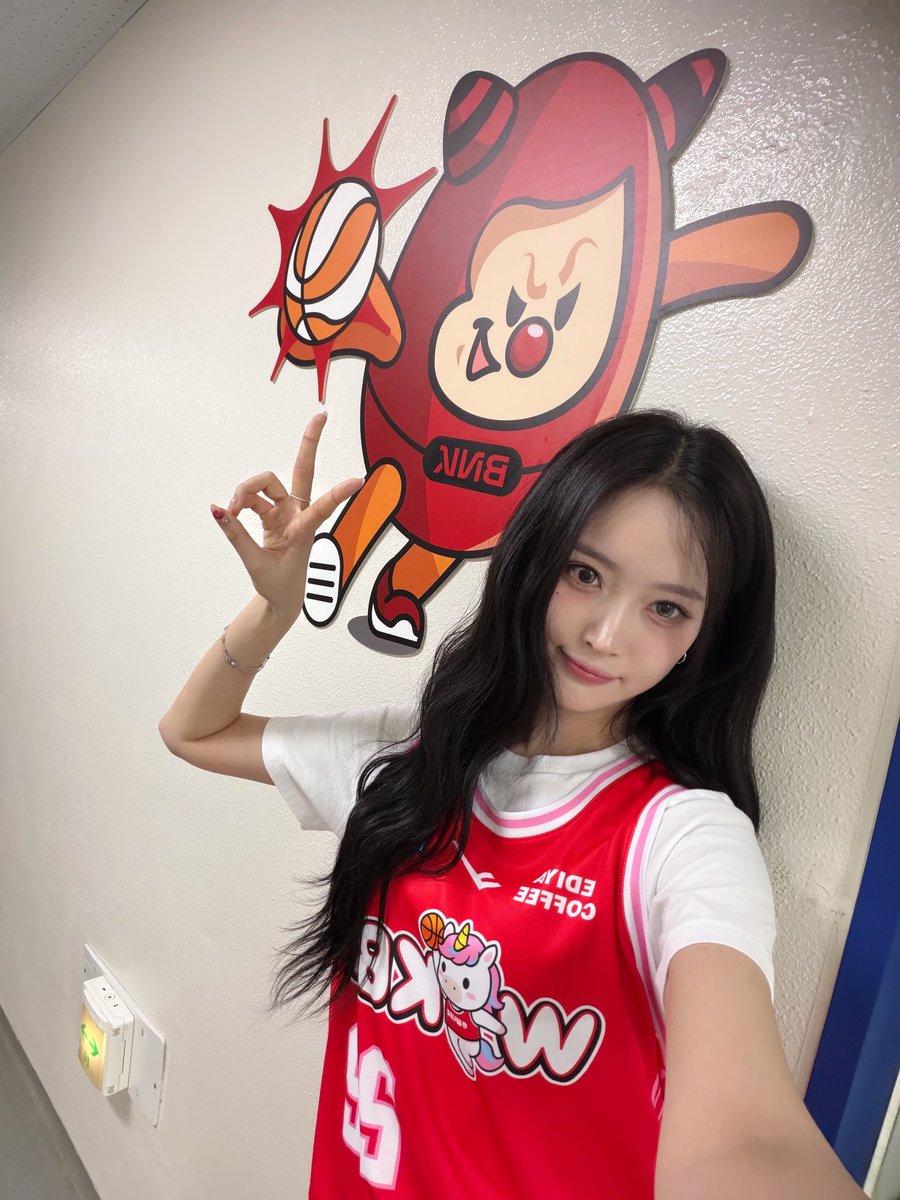 A moment captured by H1-KEY's fan