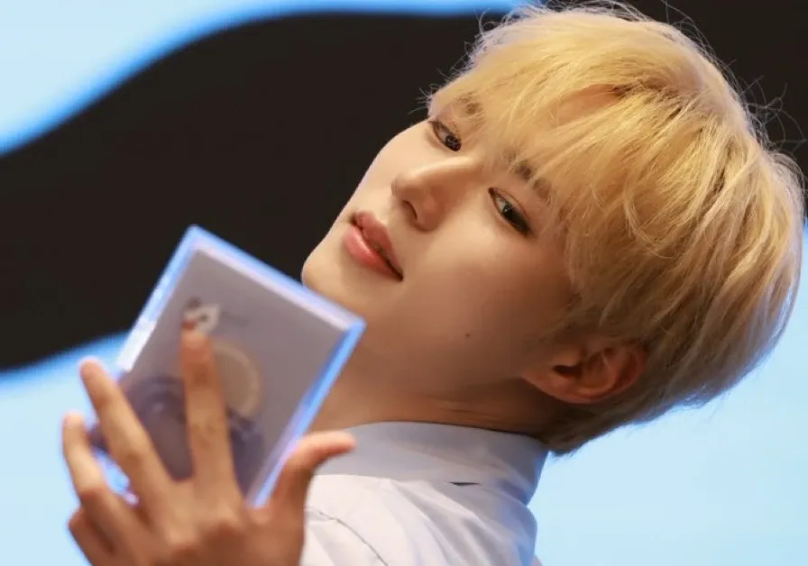 Behind-the-scenes cut of Kim Junseo (ALPHA DRIVE ONE)