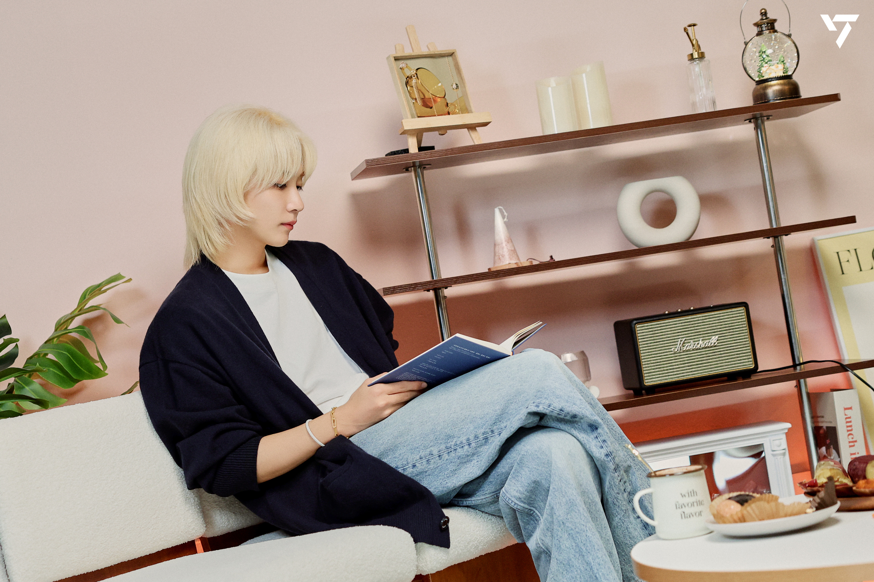 Recent activity shot of Jeonghan (SEVENTEEN)