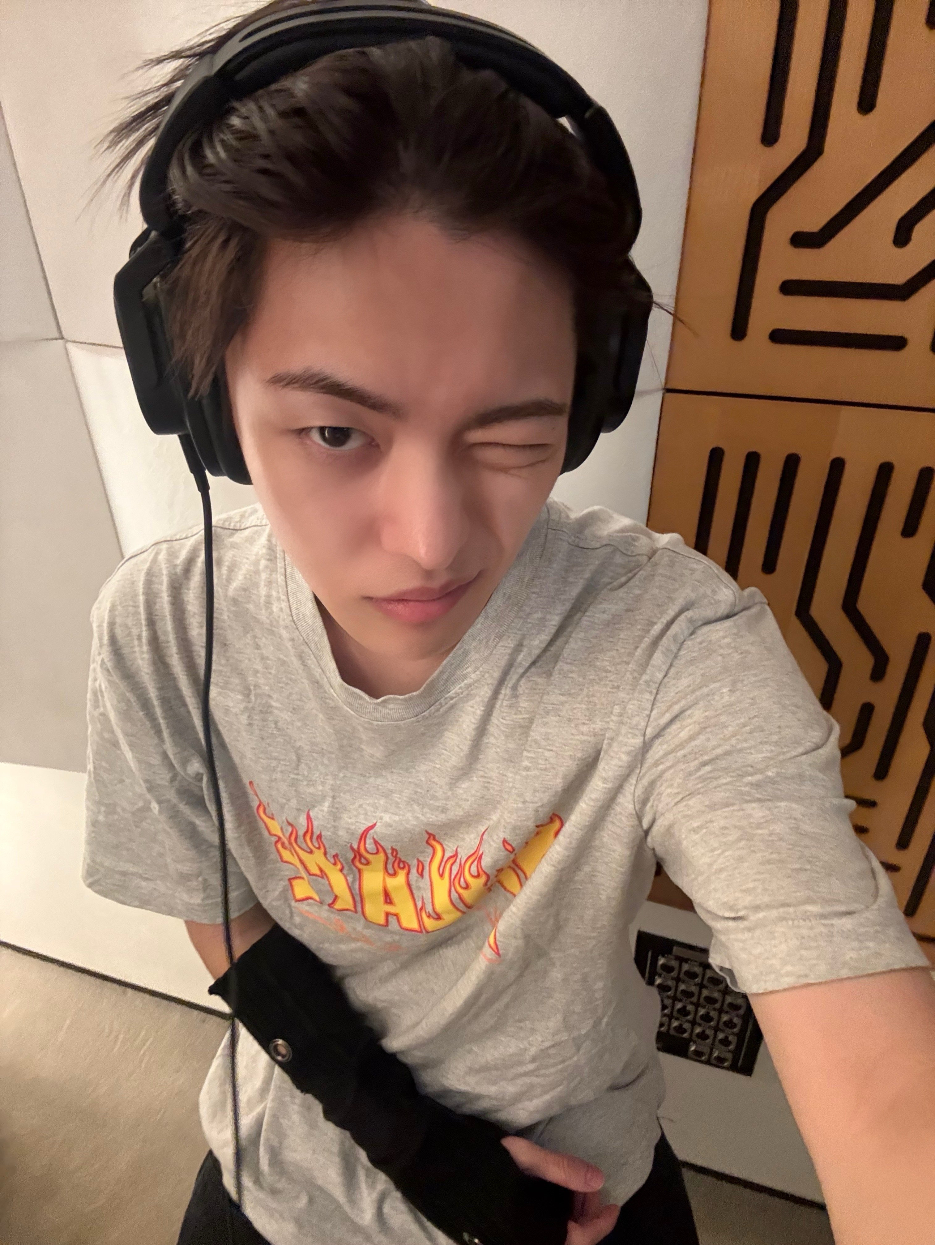 Behind-the-scenes cut of Lee Leo (ALPHA DRIVE ONE)