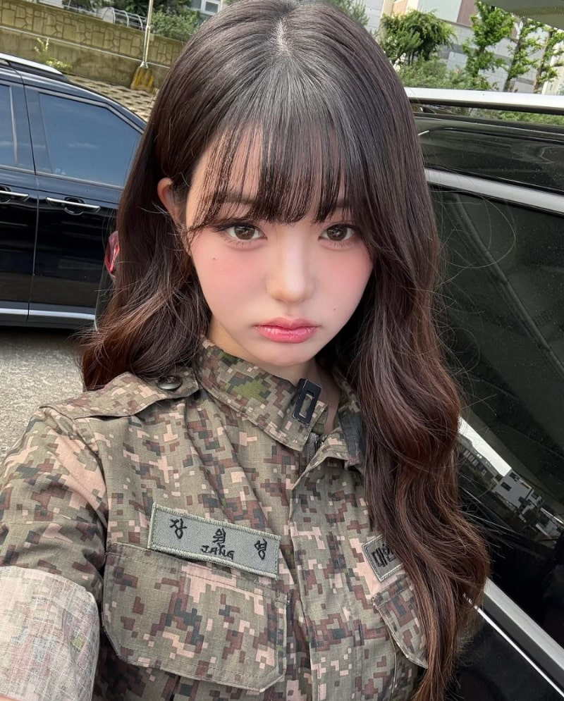 Recent activity shot of Jang Wonyoung (IVE)