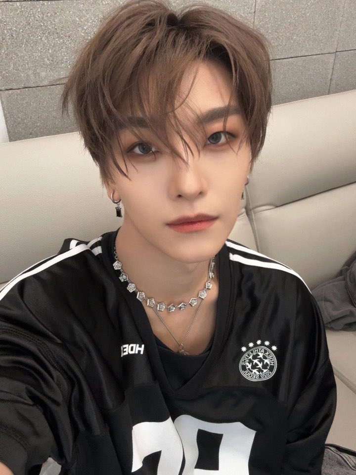 A moment captured by He Xinlong (ALPHA DRIVE ONE)'s fan