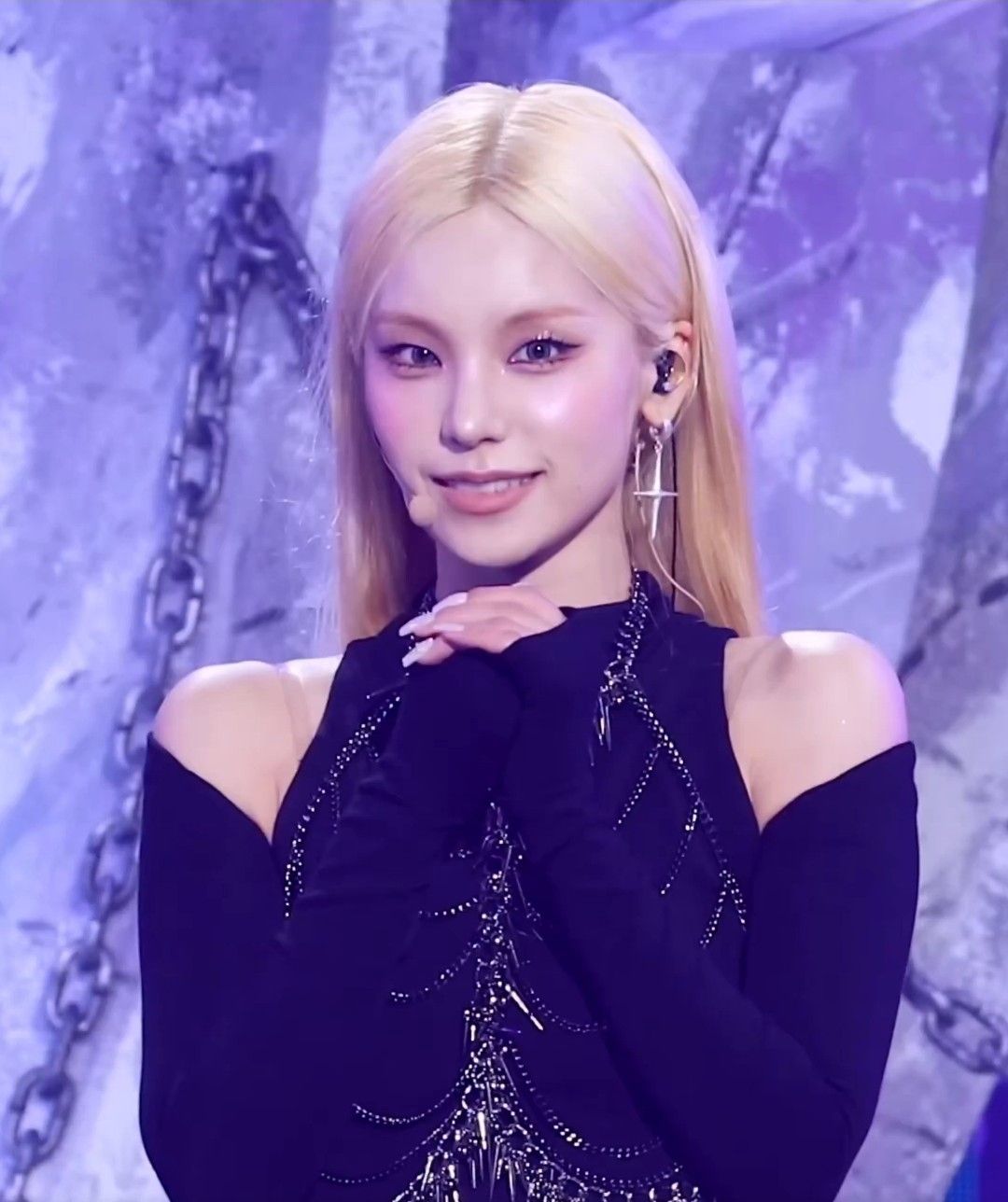 Recent activity shot of Yeji (ITZY)