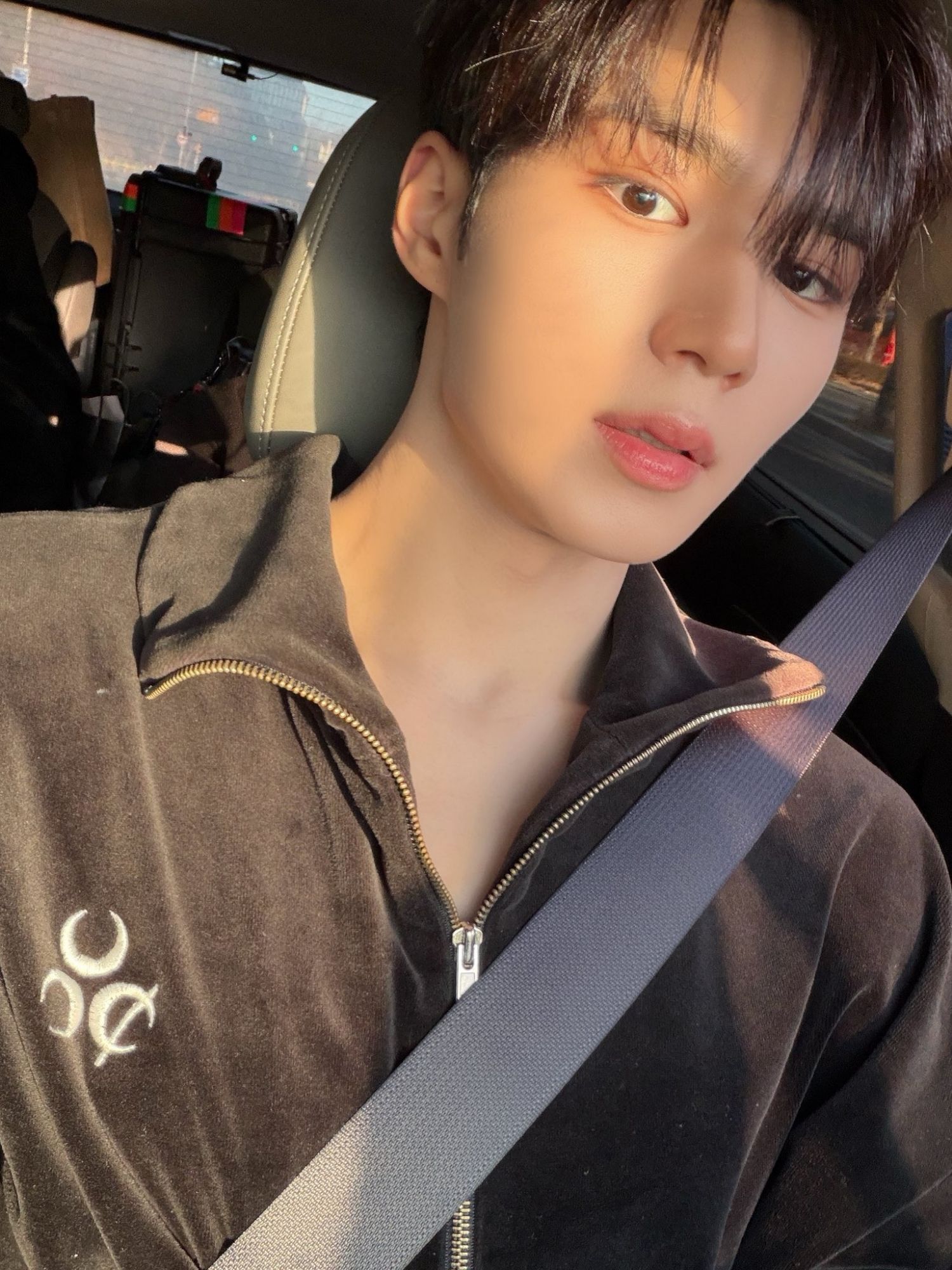 Behind-the-scenes cut of Kim Junseo (ALPHA DRIVE ONE)