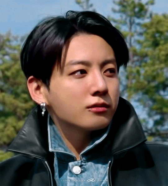 Foto aktivitas terbaru Jungkook (BTS)