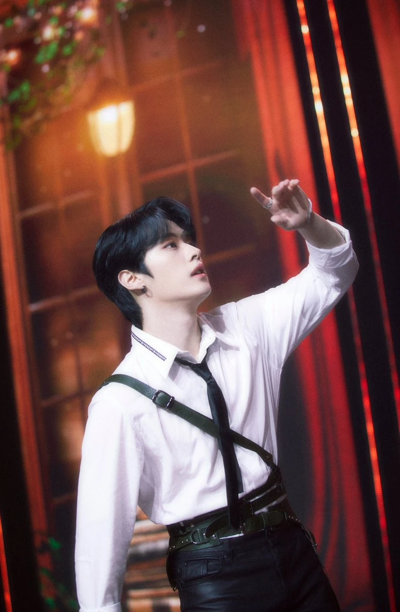 Foto aktivitas terbaru Lee Know (Stray Kids)