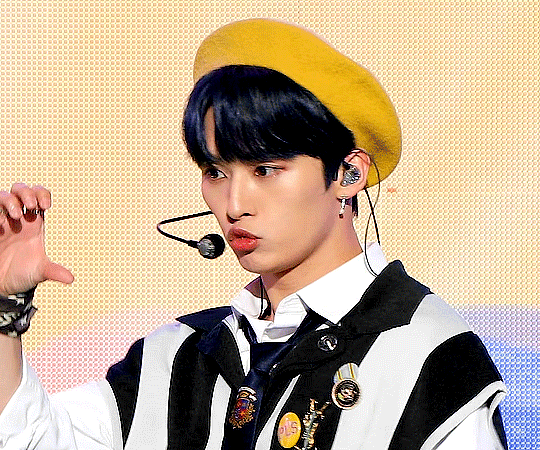 A moment captured by Lee Know (Stray Kids)'s fan