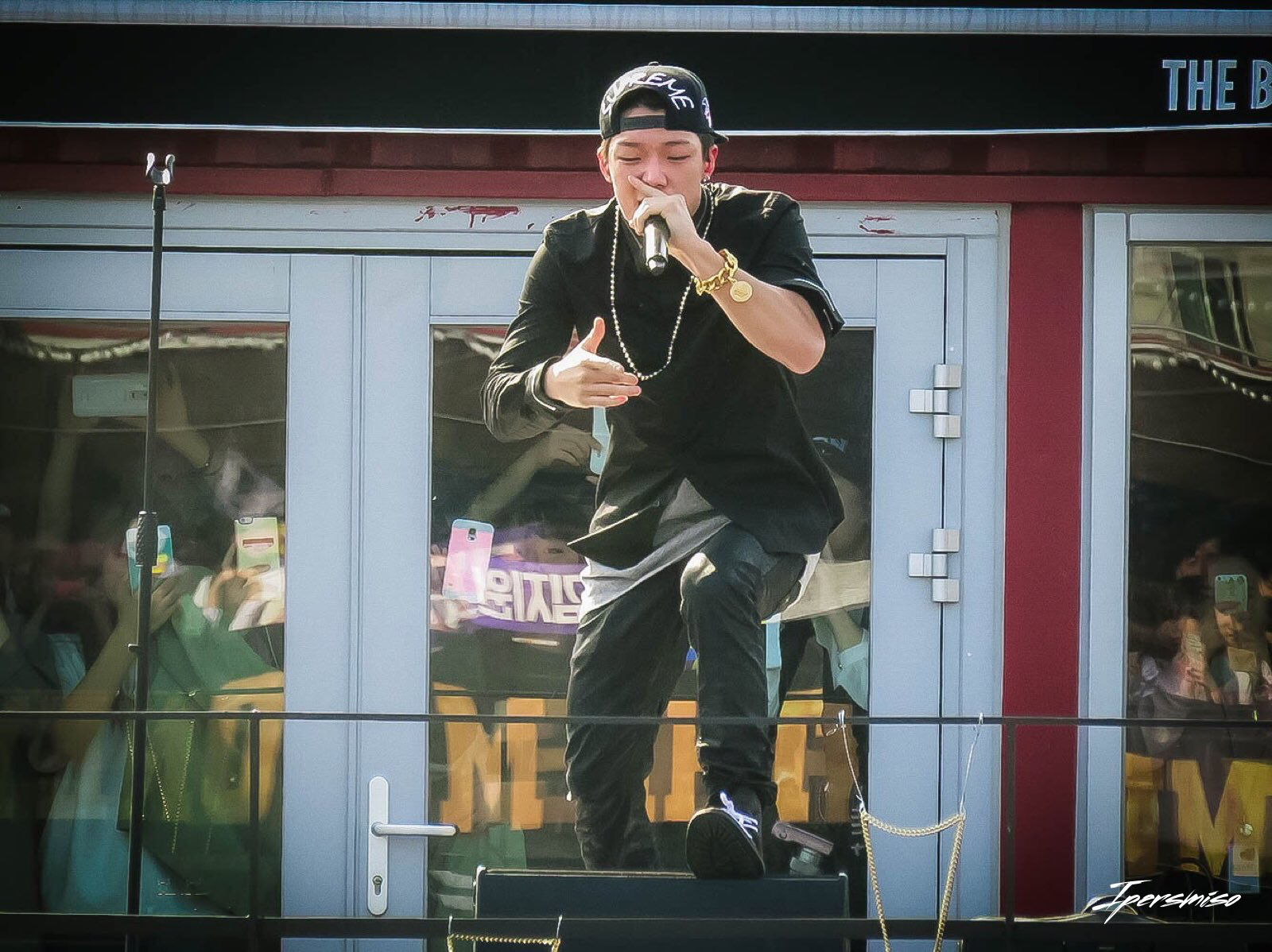 A moment captured by BOBBY (iKON)'s fan